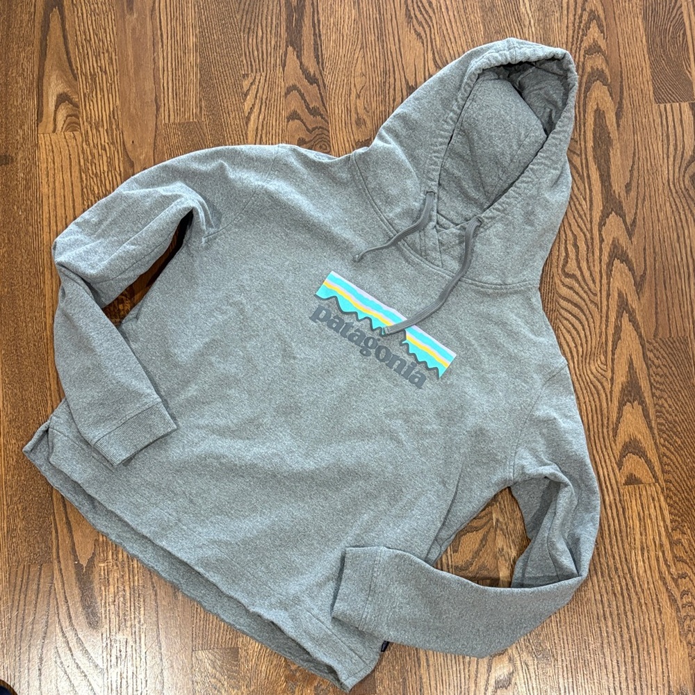 Patagonia Heather Gray women’s uprisal Hoodie with Logo